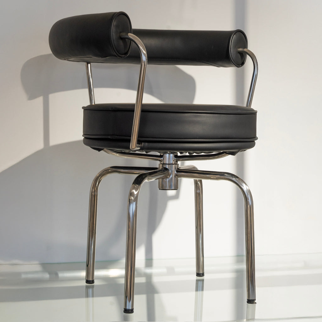 Fauteuil pivotant chromé style milieu du siècle