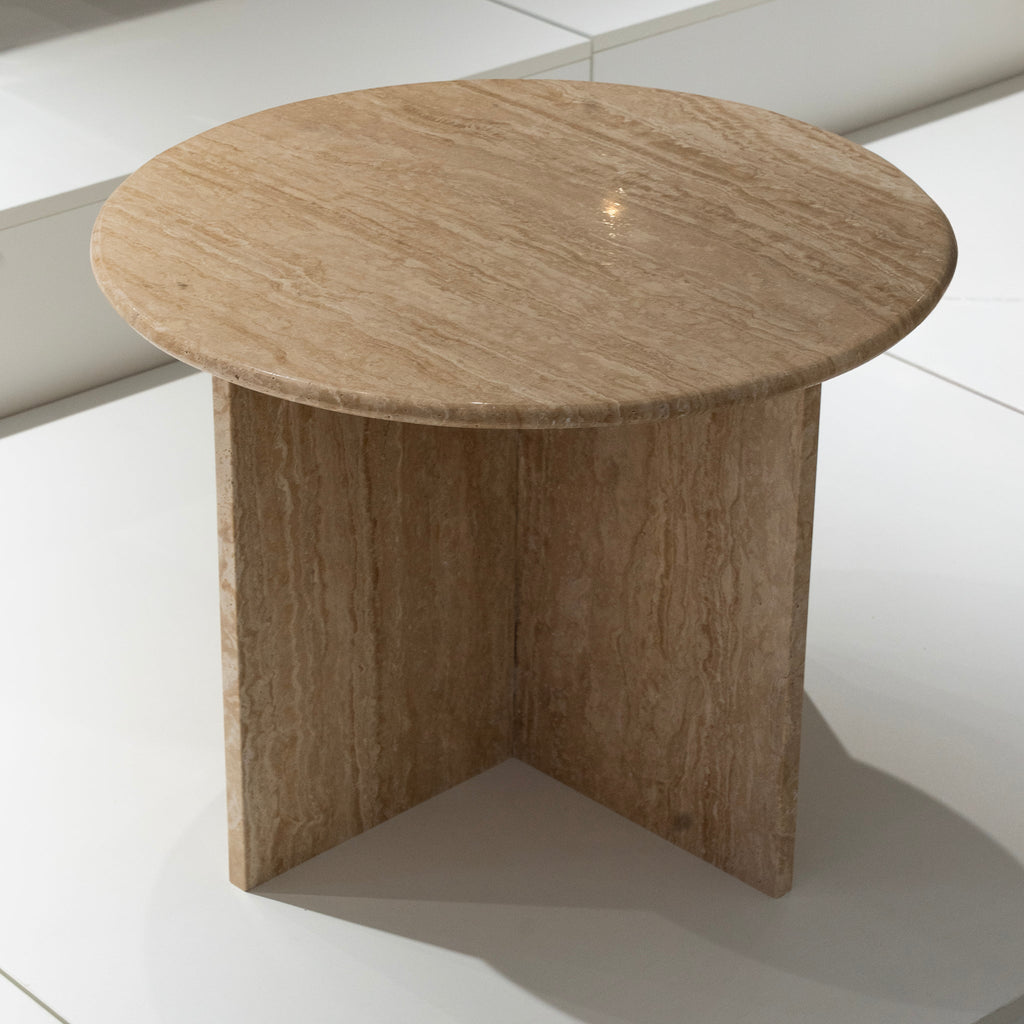 Table cylindrique sur piédestal en pierre