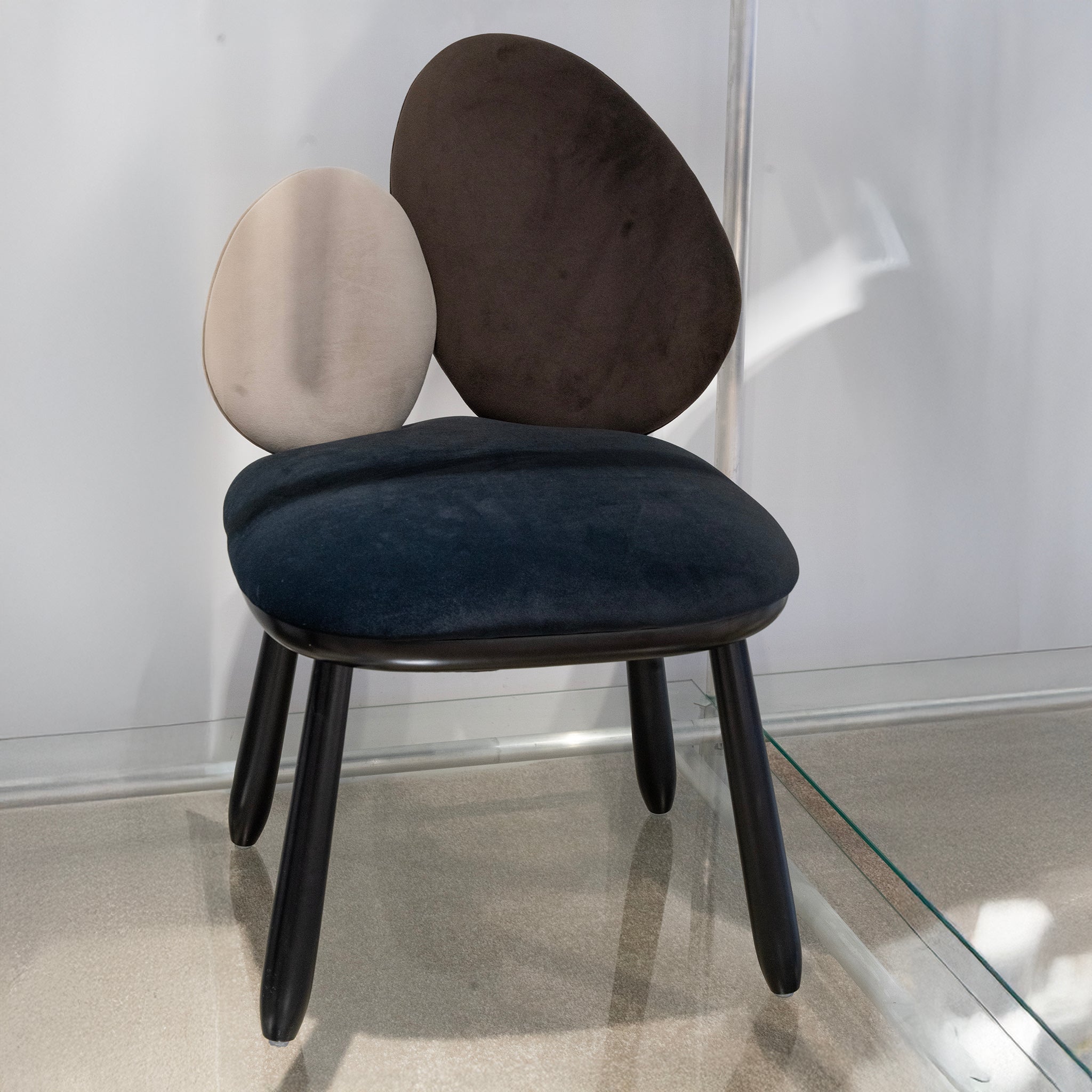 Chaise galet sculpturale