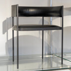 Chaise en cuir à structure industrielle