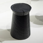Tabouret en bois carbonisé