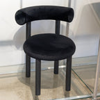 Fauteuil en velours noir moelleux