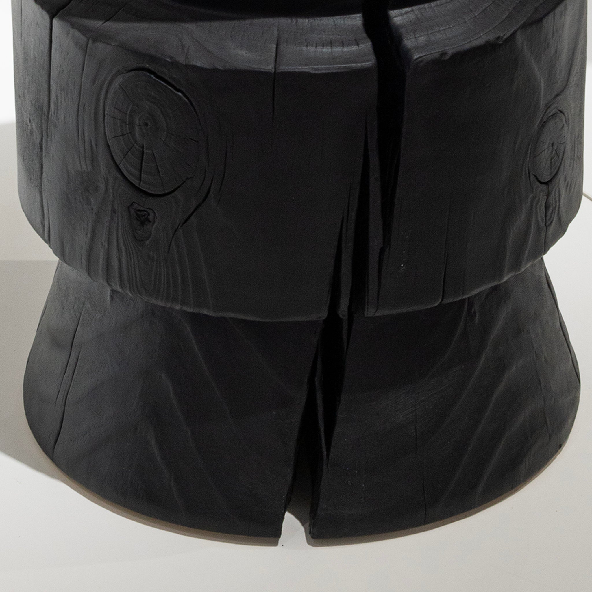 Tabouret d'appoint en bois sculpté