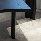 Table à manger à facettes angulaires