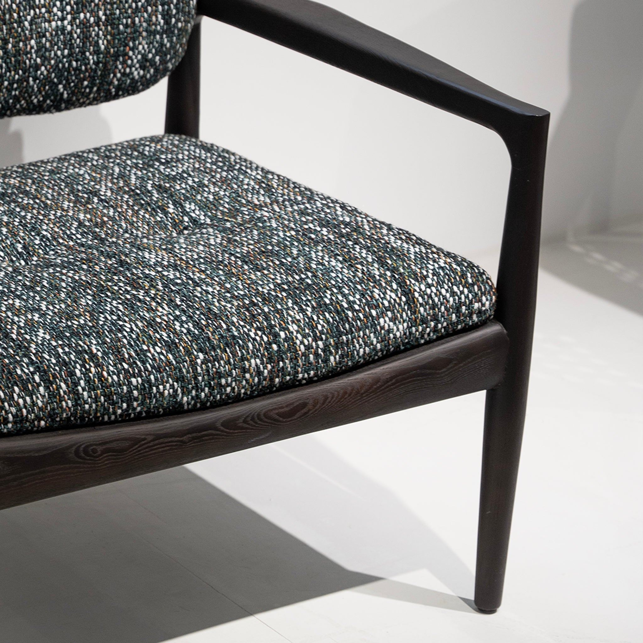 Fauteuil lounge en tweed urbain