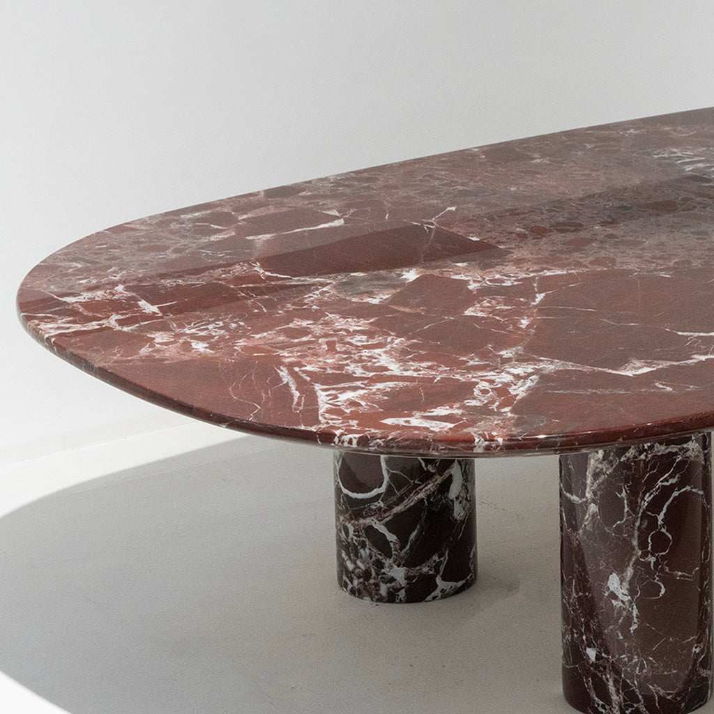 Table basse en marbre bordeaux