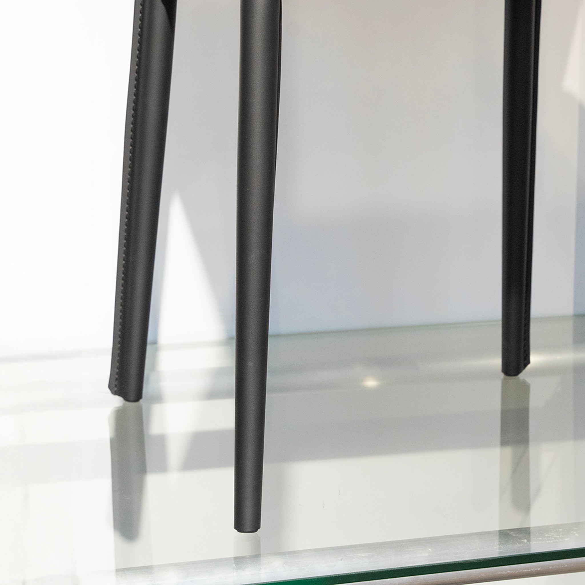 Chaise de salle à manger arrondie en cuir