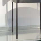 Chaise en cuir à structure industrielle