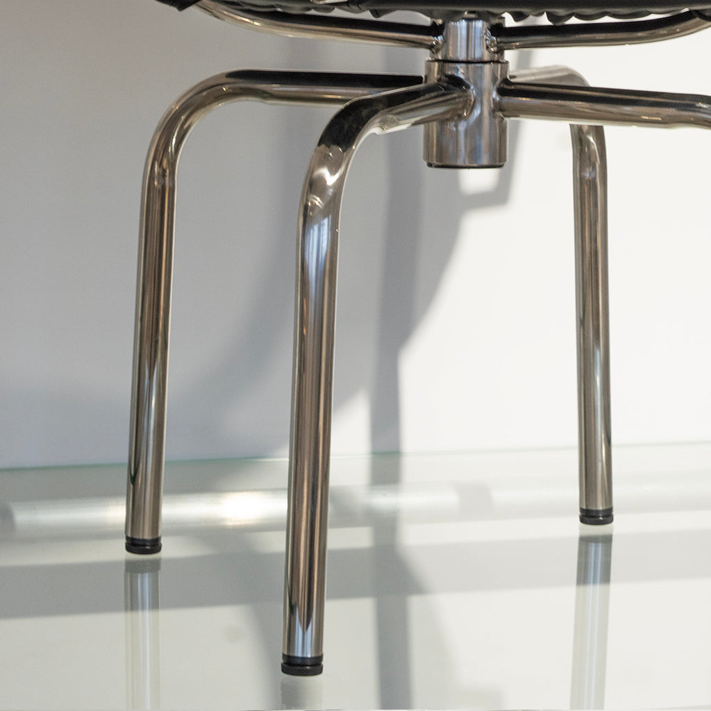 Fauteuil pivotant chromé style milieu du siècle