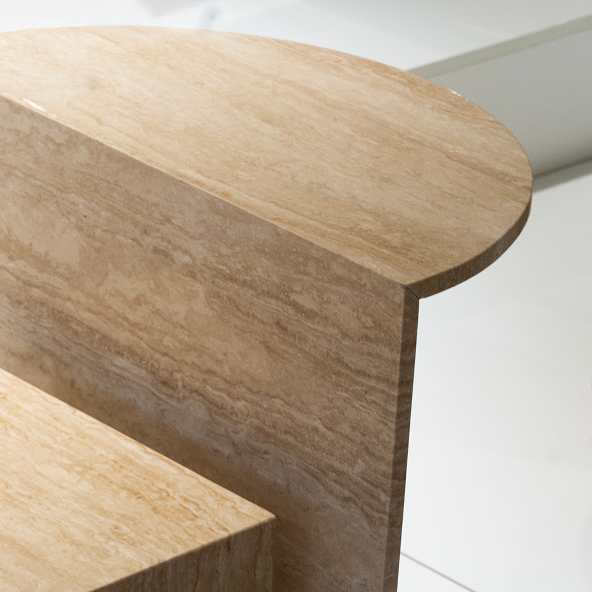 Duo de tables d'appoint géométriques en pierre