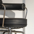 Fauteuil pivotant chromé style milieu du siècle