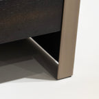 Table de chevet recouverte de cuir