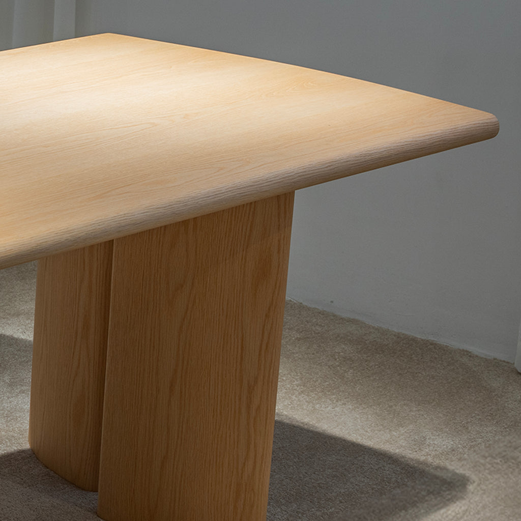 Table de salle à manger monolithique en bois
