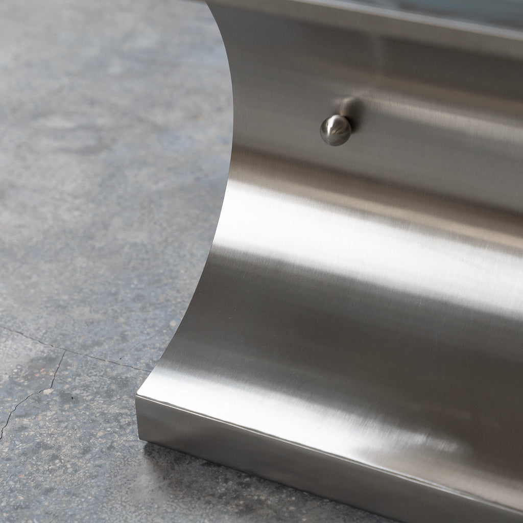 Table d'appoint en acier sculpté