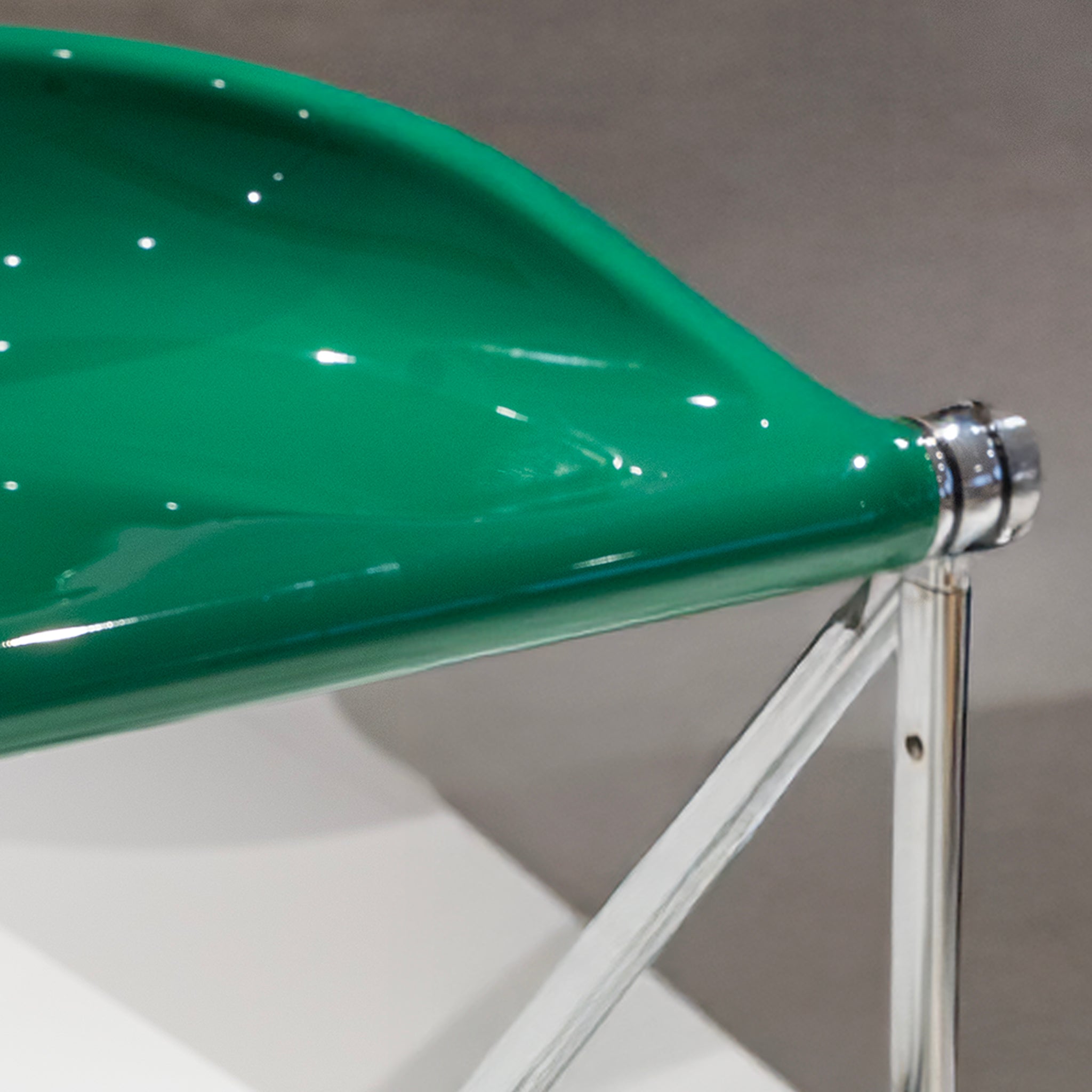 Tabouret pliant chromé élégant