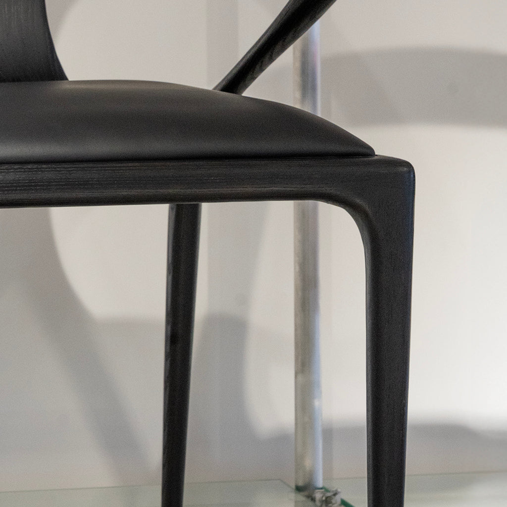 Chaise de salle à manger en bois sculpté