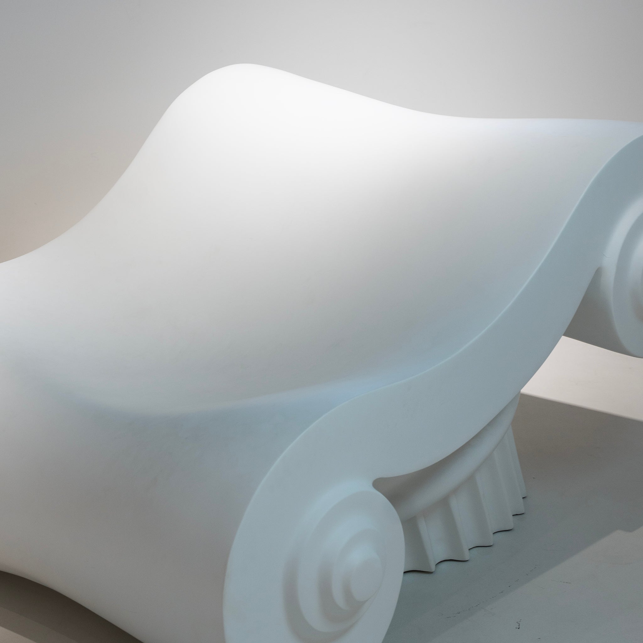 Salon Olympia Scroll