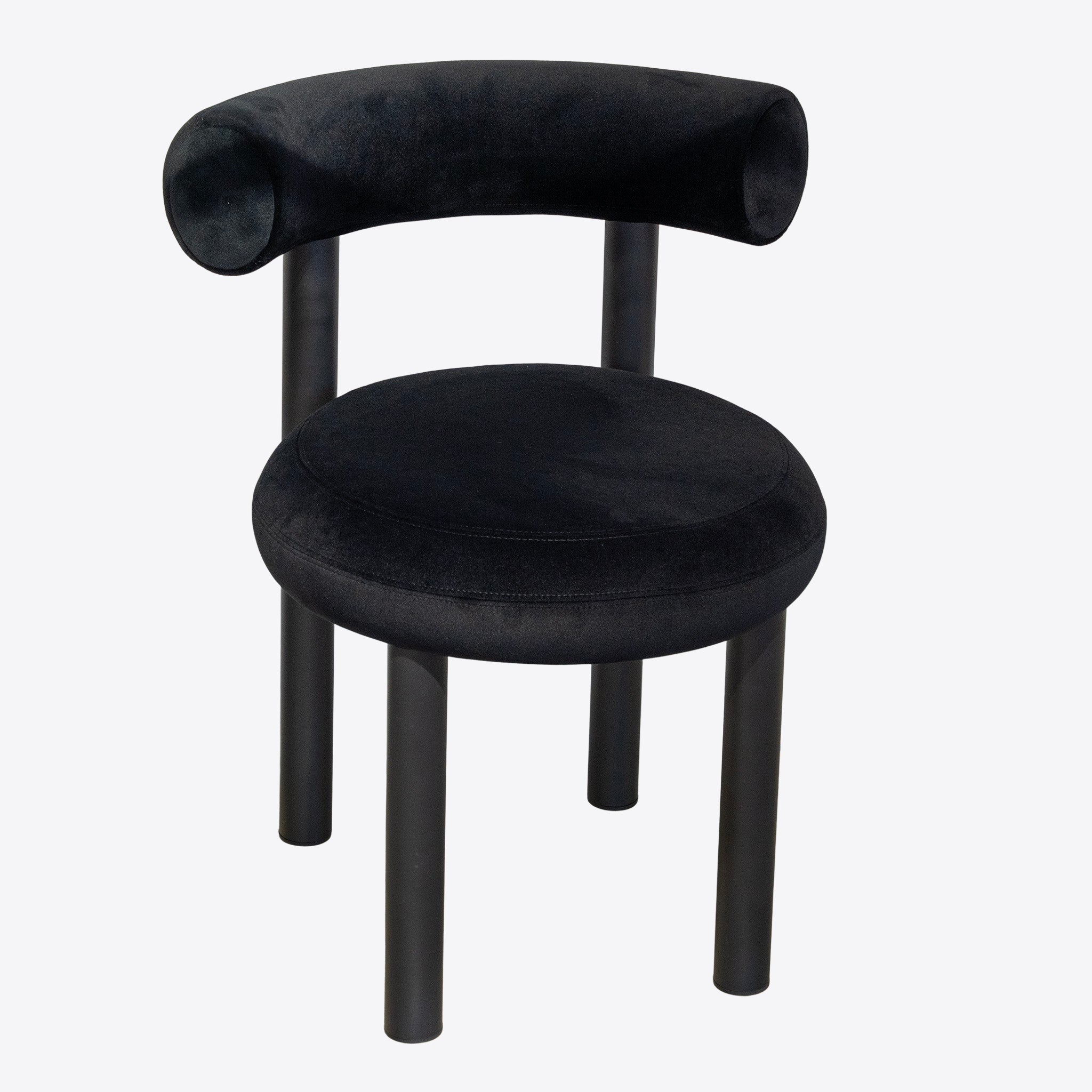 Fauteuil en velours noir moelleux