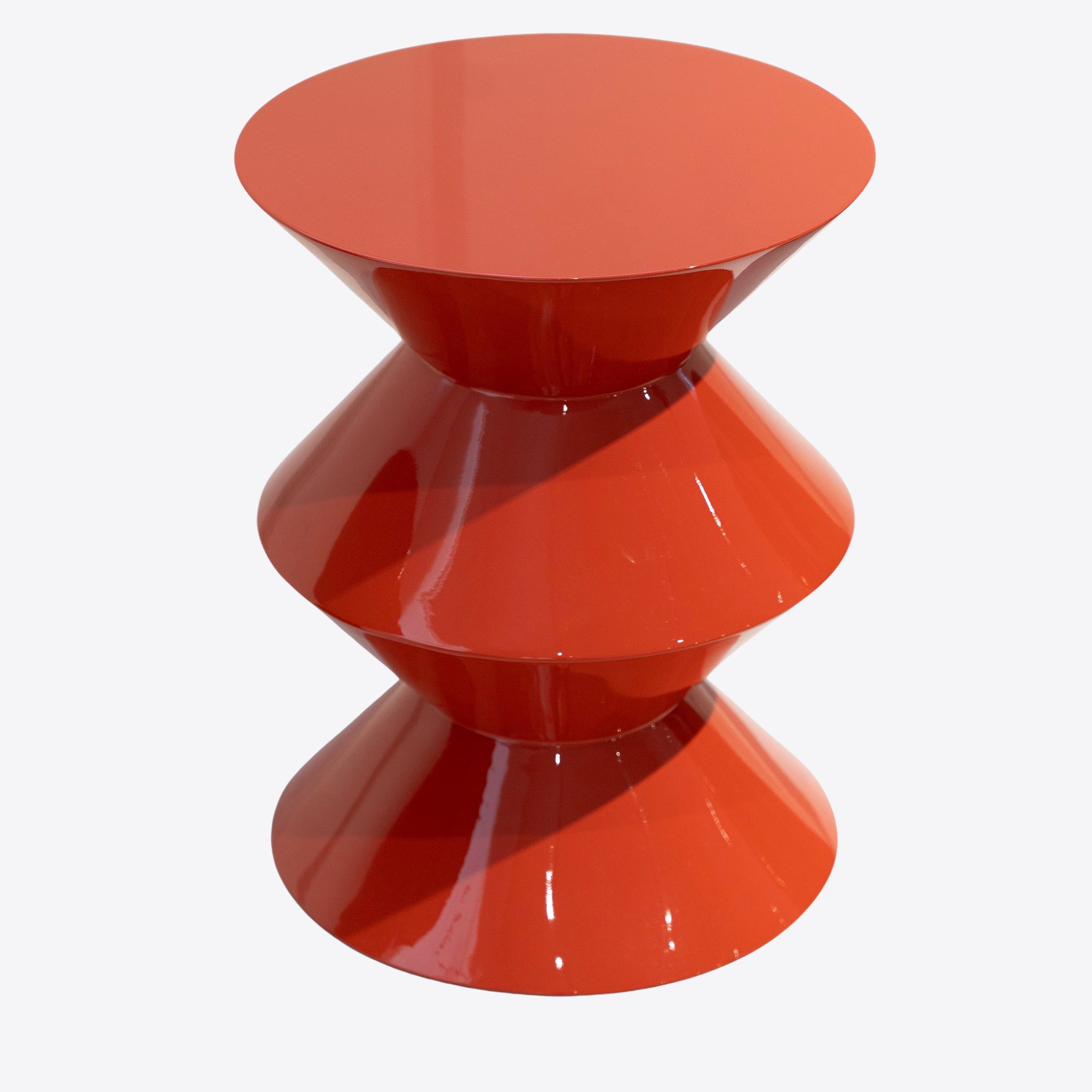 Table d'appoint en forme de sablier vermillon