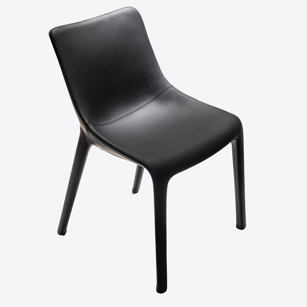 Fauteuil profilé en cuir noir