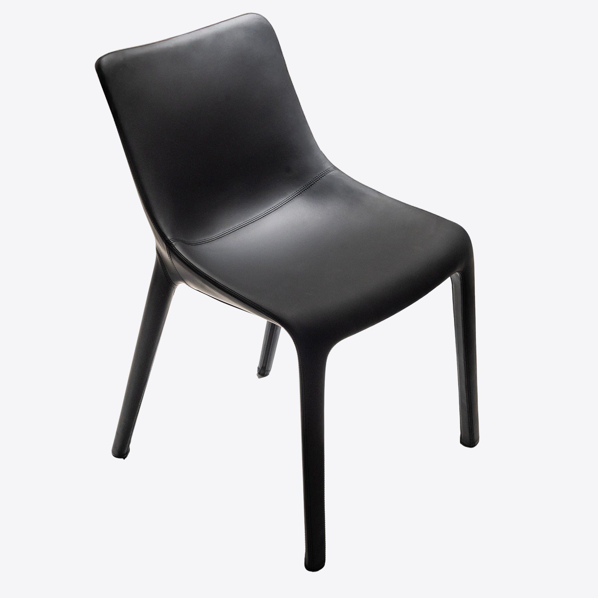 Fauteuil profilé en cuir noir