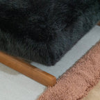 Fauteuil lounge en fourrure noire