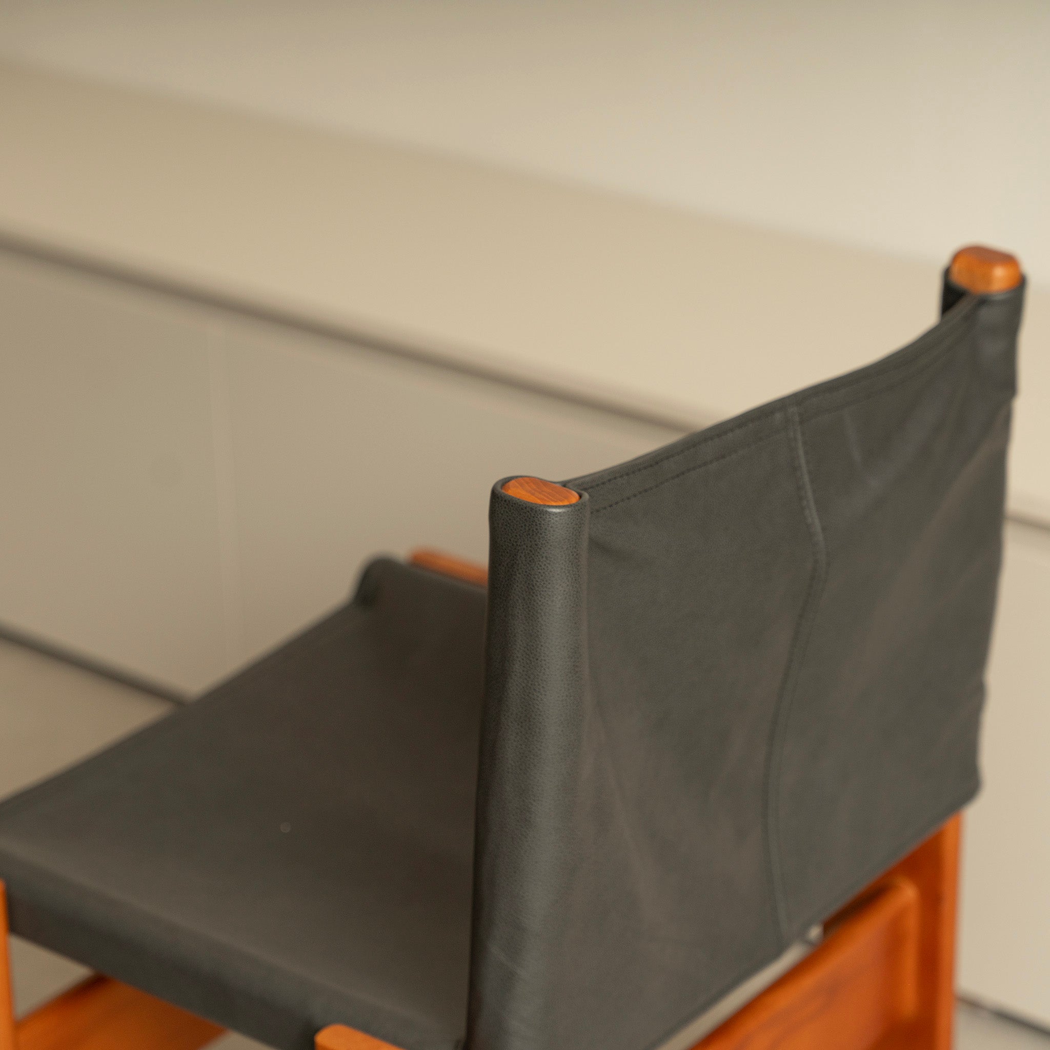 Chaise en bois Saddleback