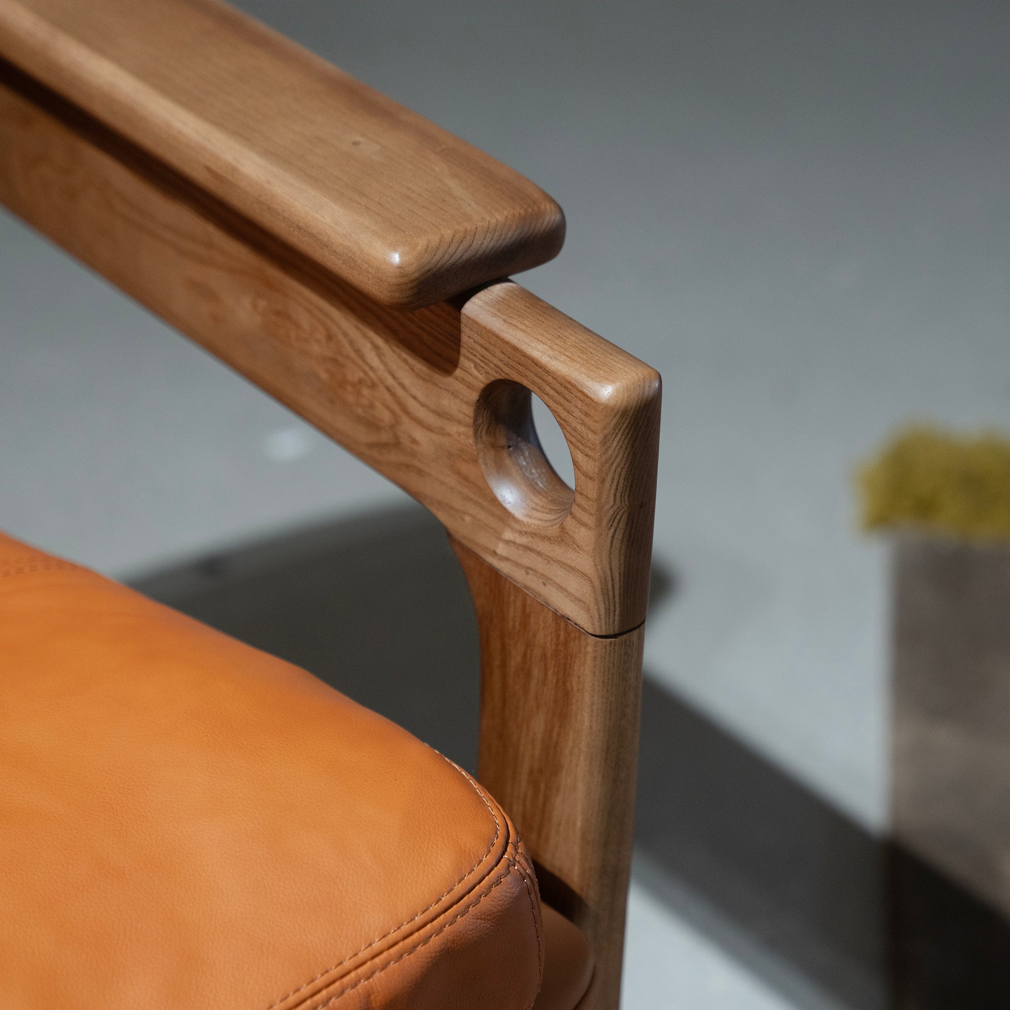 Fauteuil en cuir noyer Sienne